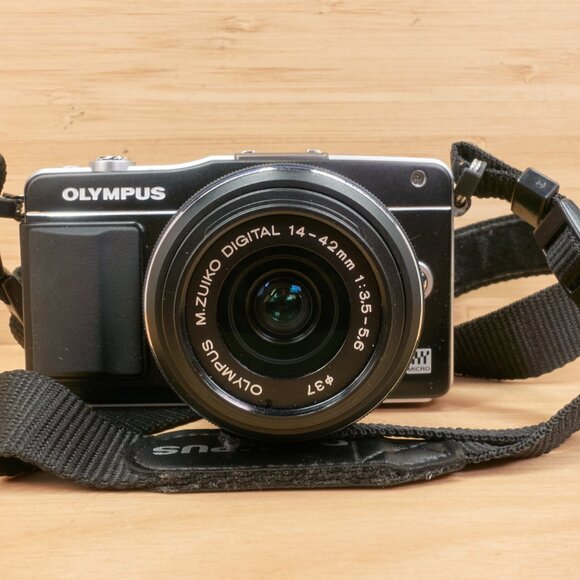 Olympus PEN Mini E-PM2 / 14-42mm Lens / Micro Four Thirds Camera / Tested - Picture 3 of 11